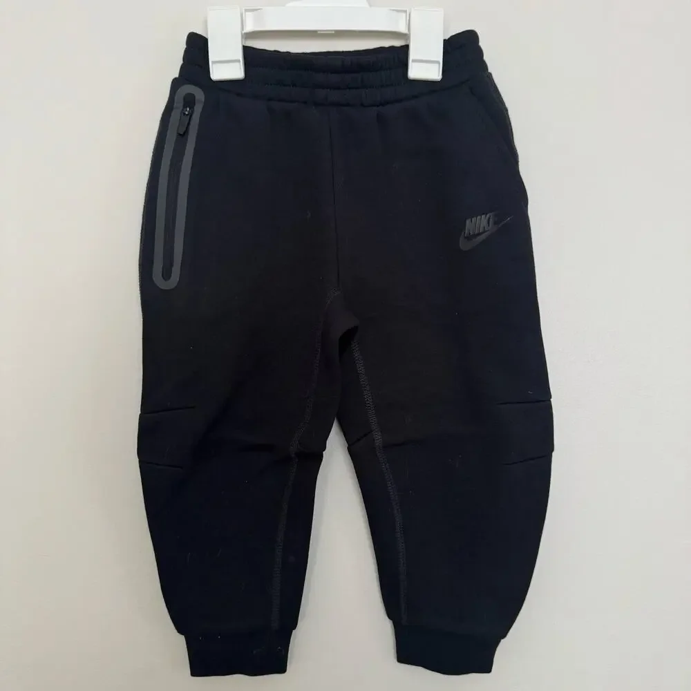 Nike Tech Fleece Joggers in Black